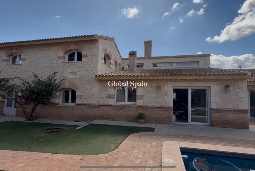 Resale - VILLA -
CARTAGENA - Costa Calida