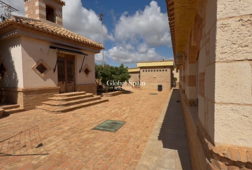 Resale - VILLA -
CARTAGENA - Costa Calida