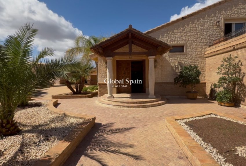 Resale - VILLA -
CARTAGENA - Costa Calida