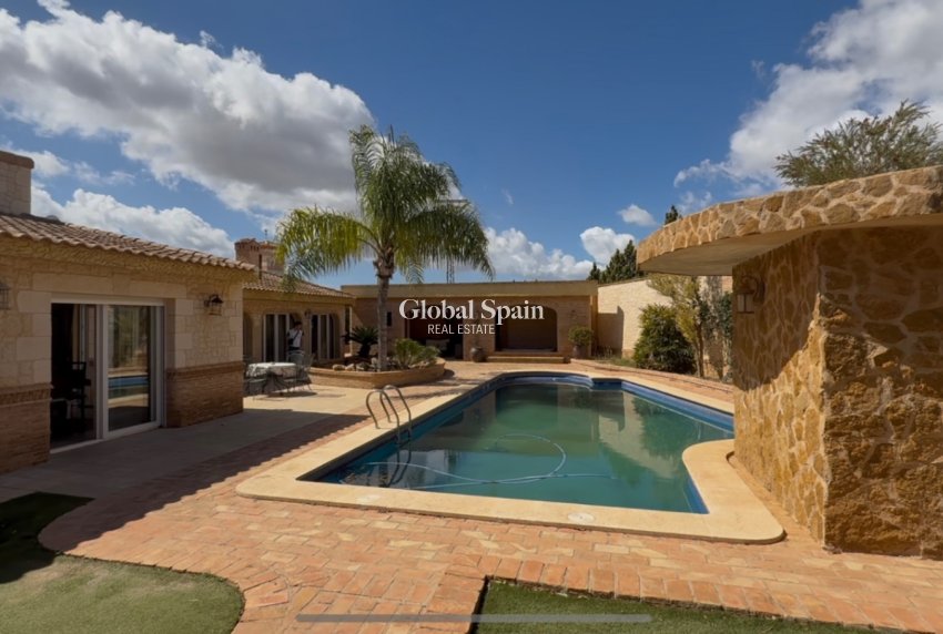 Resale - VILLA -
CARTAGENA - Costa Calida
