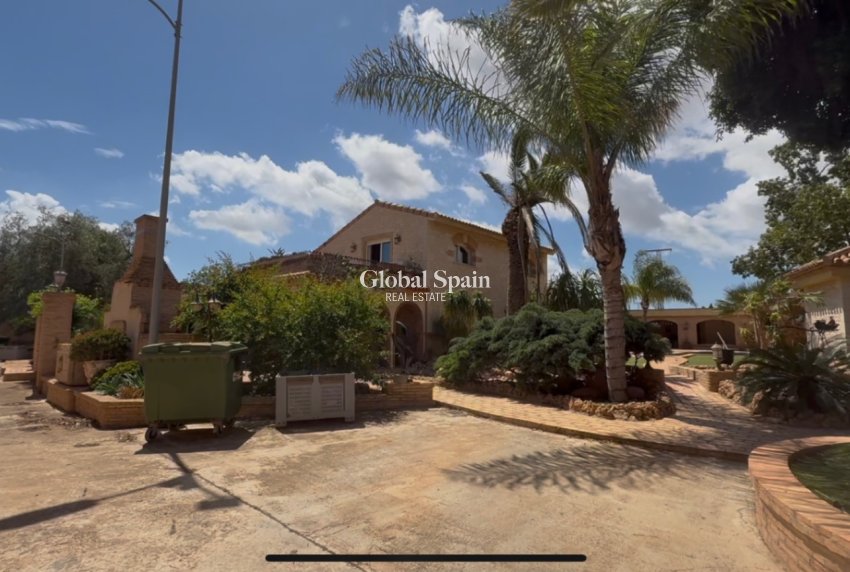 Resale - VILLA -
CARTAGENA - Costa Calida