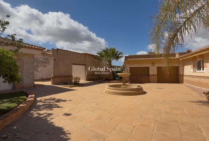 Resale - VILLA -
CARTAGENA - Costa Calida