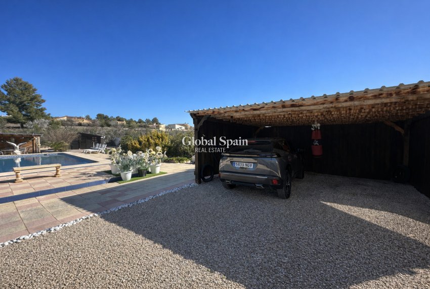 Resale - VILLA -
CASTALLA - Costa Blanca