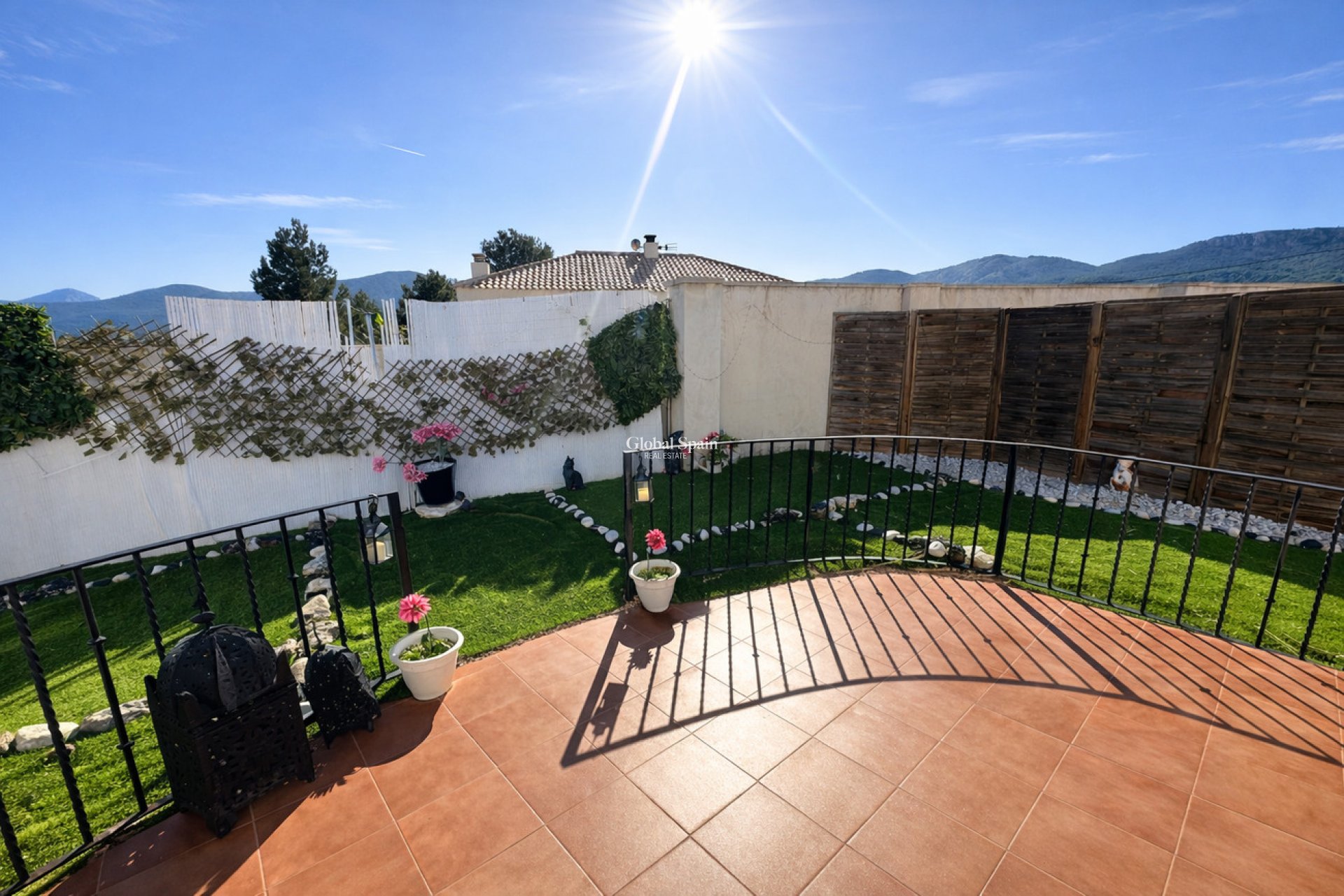 Resale - VILLA -
CASTALLA - Costa Blanca