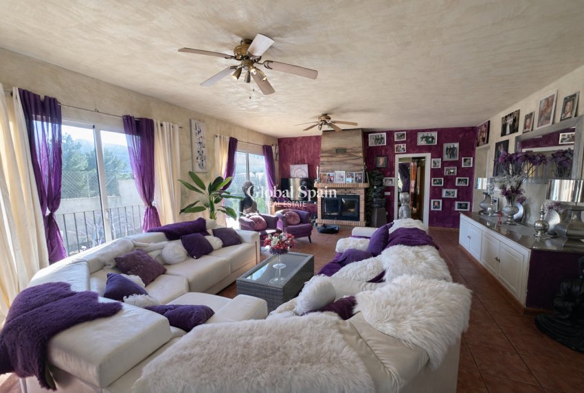 Resale - VILLA -
CASTALLA - Costa Blanca