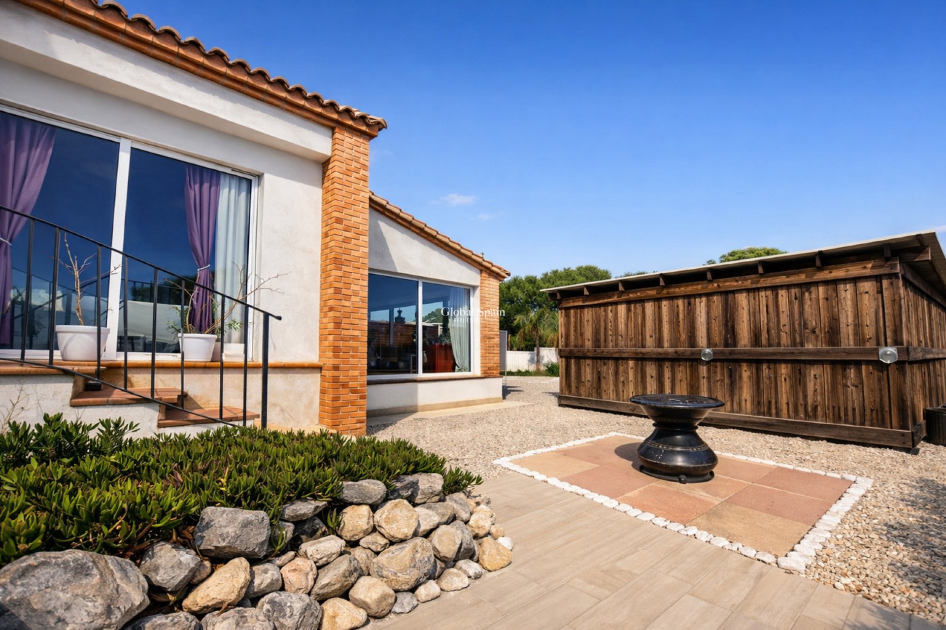 Resale - VILLA -
CASTALLA - Costa Blanca