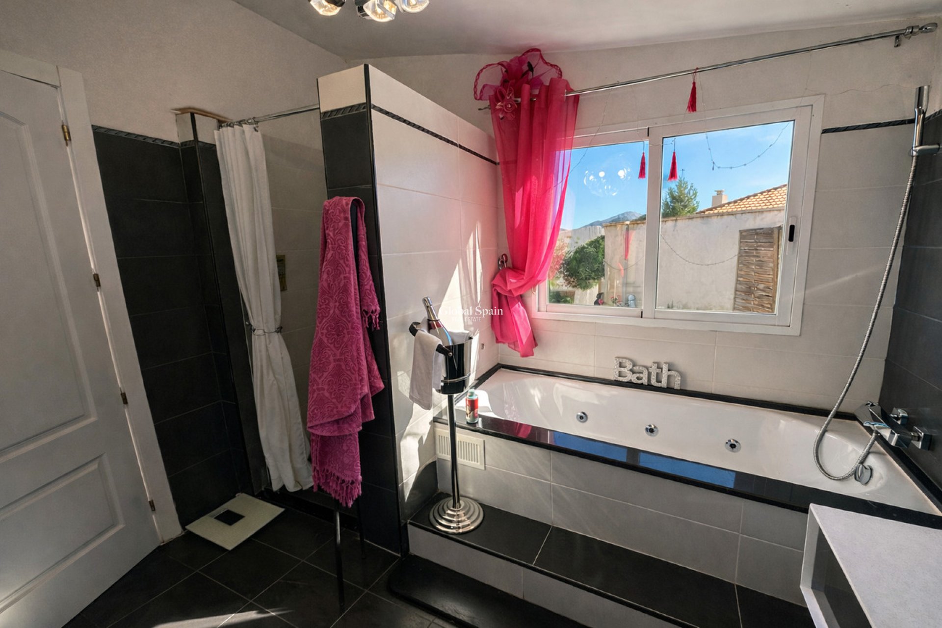 Resale - VILLA -
CASTALLA - Costa Blanca