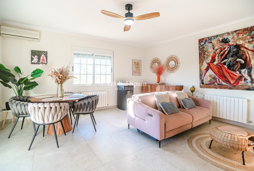 Resale - VILLA -
CATRAL - Catral