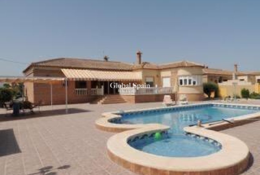 Resale - VILLA -
CATRAL - Catral