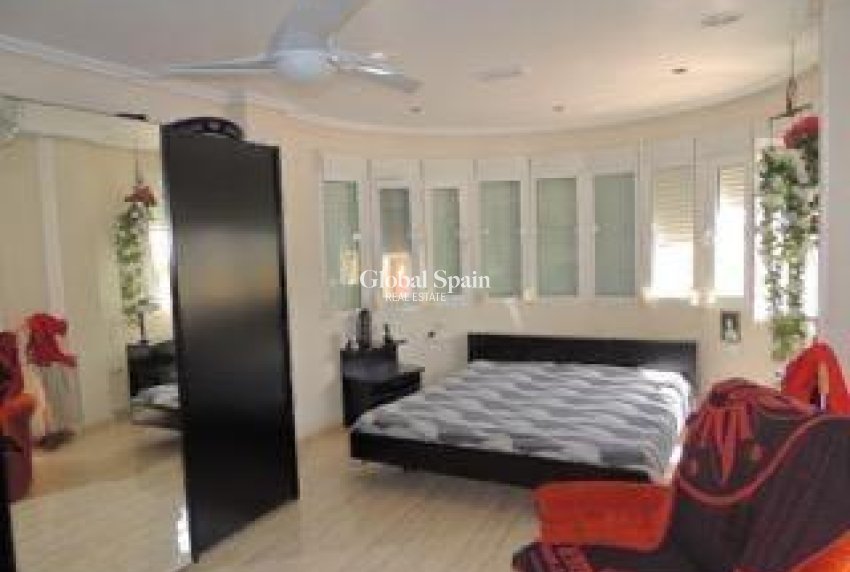 Resale - VILLA -
CATRAL - Catral