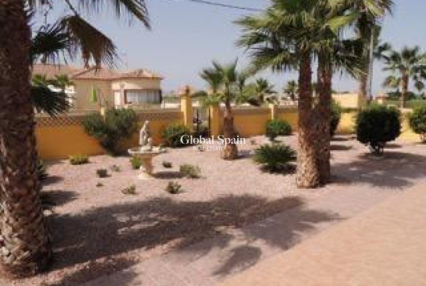 Resale - VILLA -
CATRAL - Catral