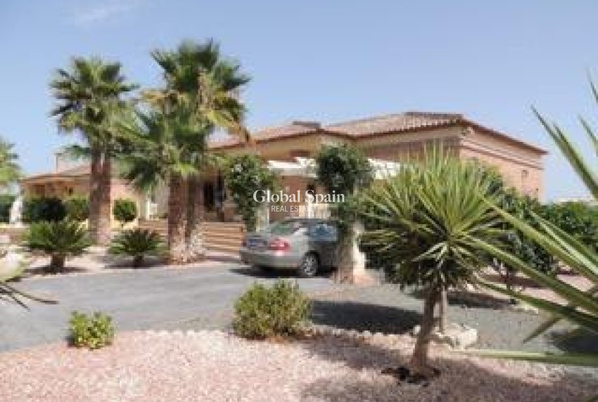 Resale - VILLA -
CATRAL - Catral