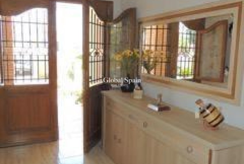 Resale - VILLA -
CATRAL - Catral