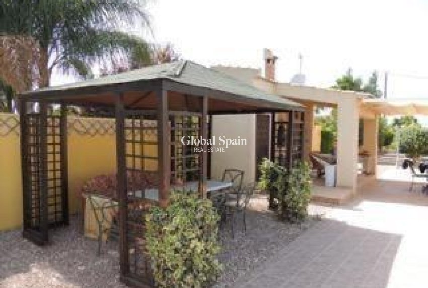 Resale - VILLA -
CATRAL - Catral