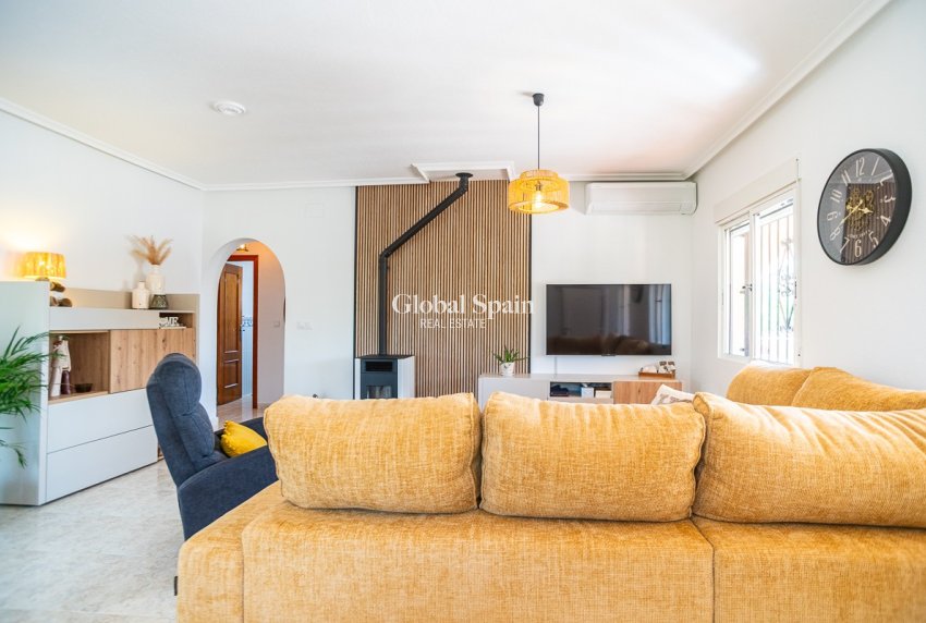 Resale - VILLA -
CATRAL - Catral