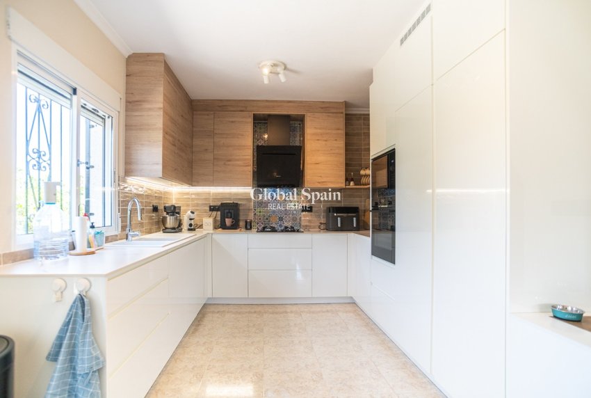 Resale - VILLA -
CATRAL - Catral