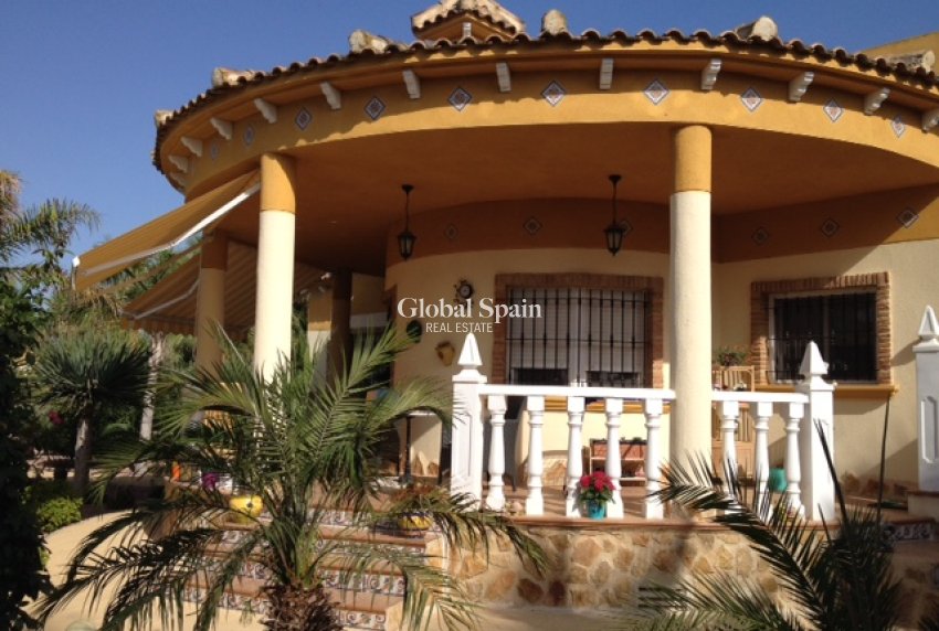 Resale - VILLA -
CATRAL - Catral