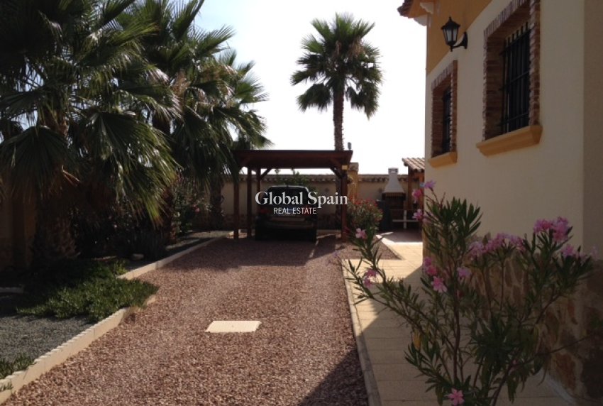 Resale - VILLA -
CATRAL - Catral