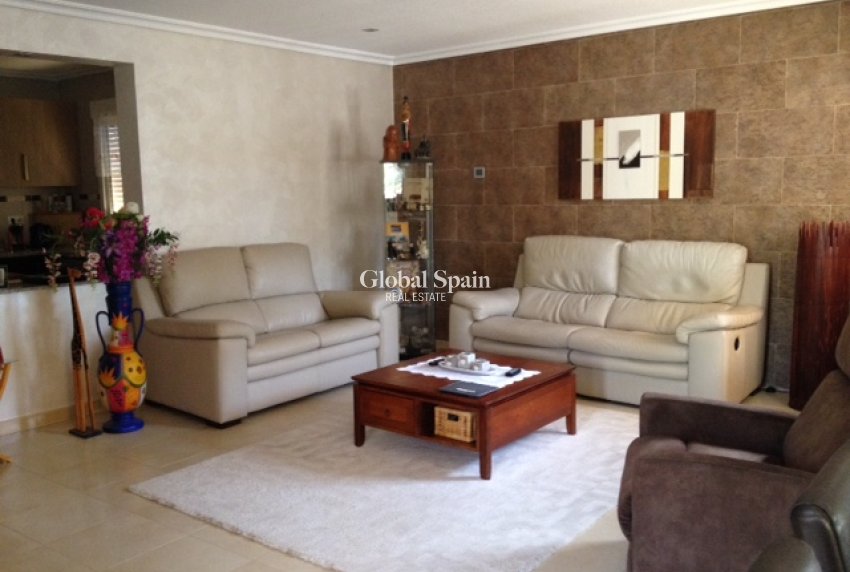Resale - VILLA -
CATRAL - Catral