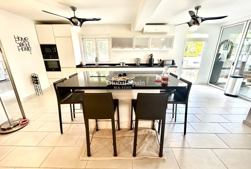 Resale - VILLA -
CATRAL - Costa Blanca