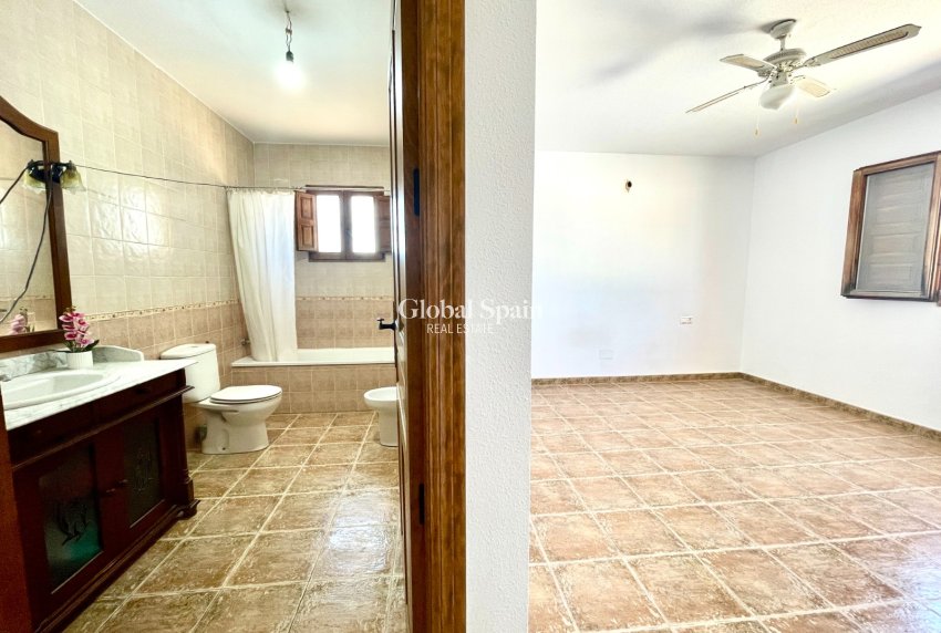 Resale - VILLA -
CATRAL - Costa Blanca