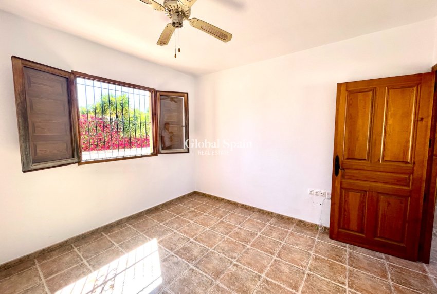 Resale - VILLA -
CATRAL - Costa Blanca