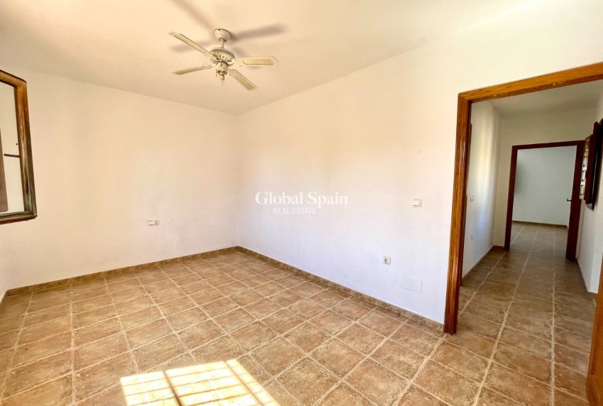 Resale - VILLA -
CATRAL - Costa Blanca