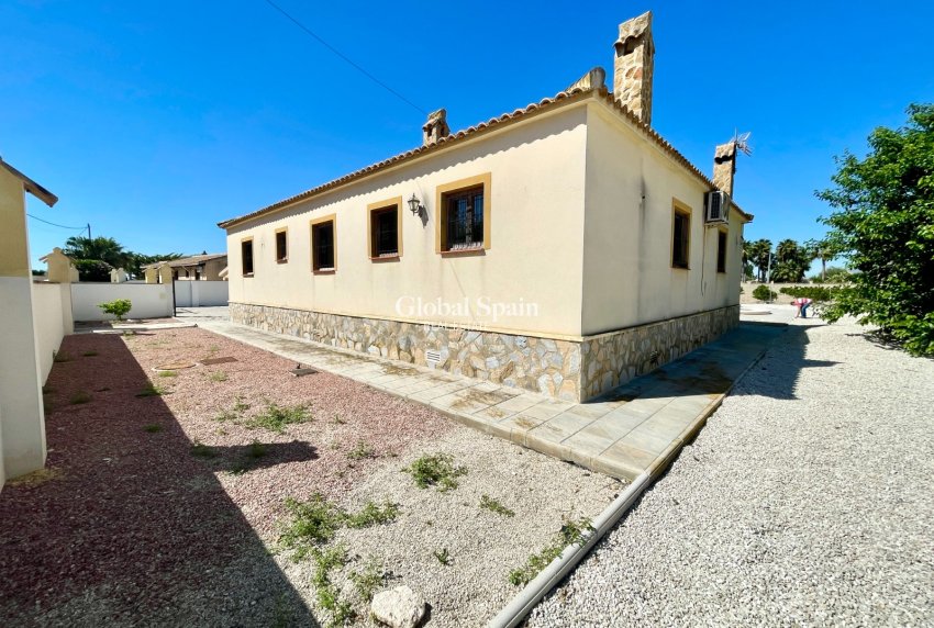 Resale - VILLA -
CATRAL - Costa Blanca
