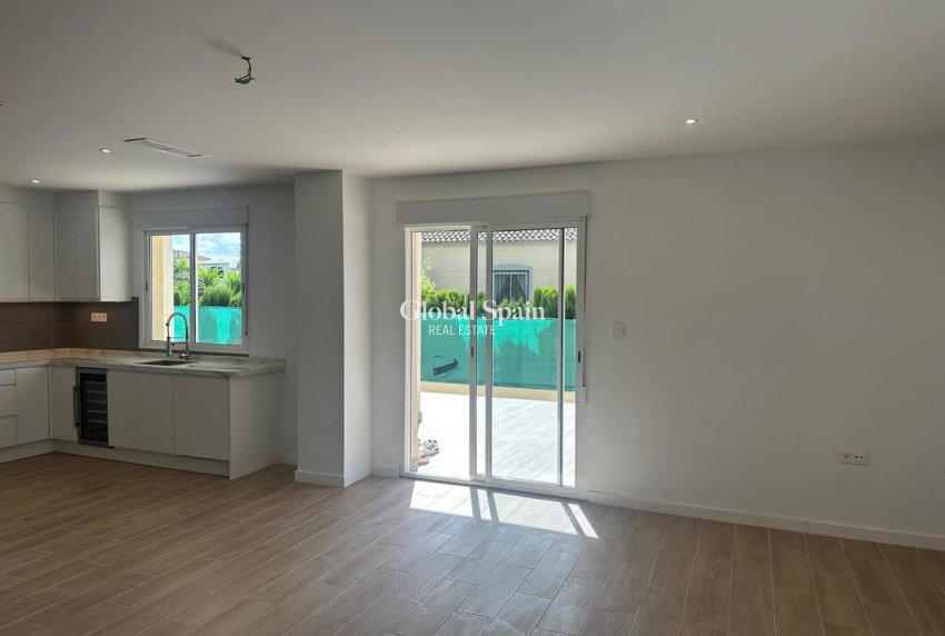 Resale - VILLA -
CATRAL - Costa Blanca