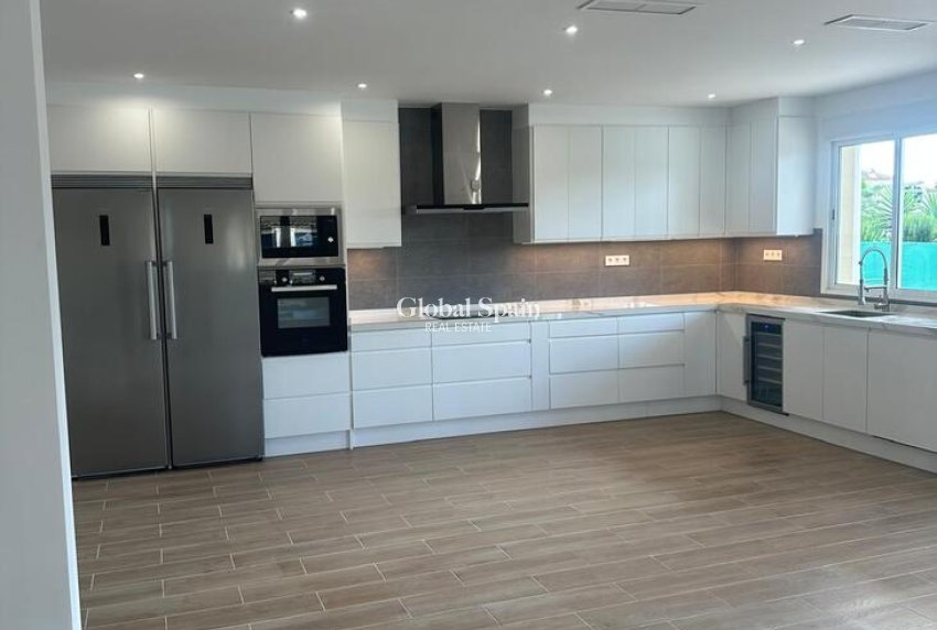 Resale - VILLA -
CATRAL - Costa Blanca