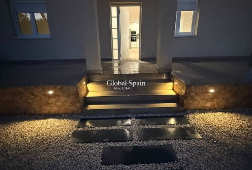 Resale - VILLA -
CATRAL - Costa Blanca