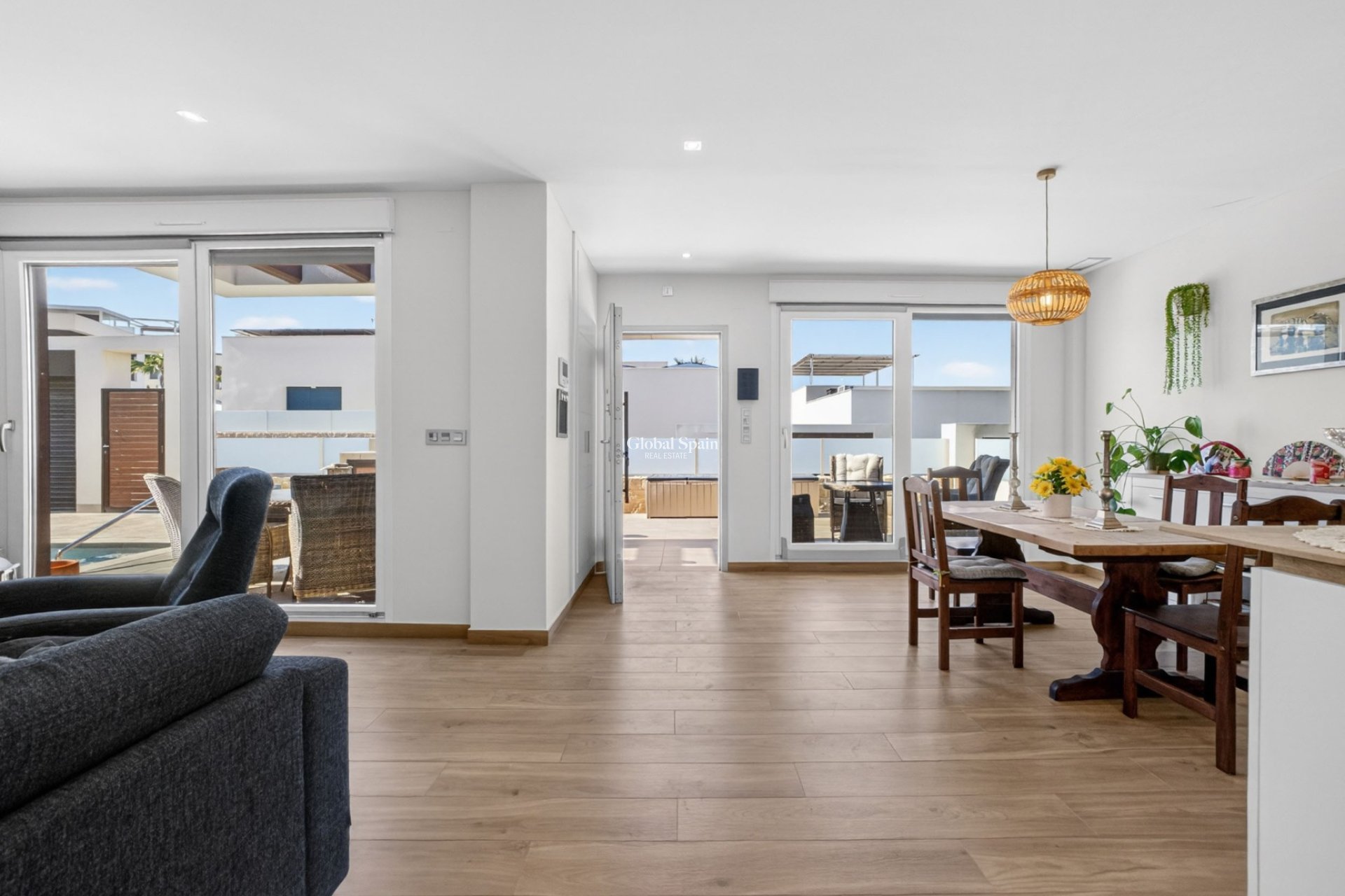Resale - VILLA -
CIUDAD QUESADA - Alicante
