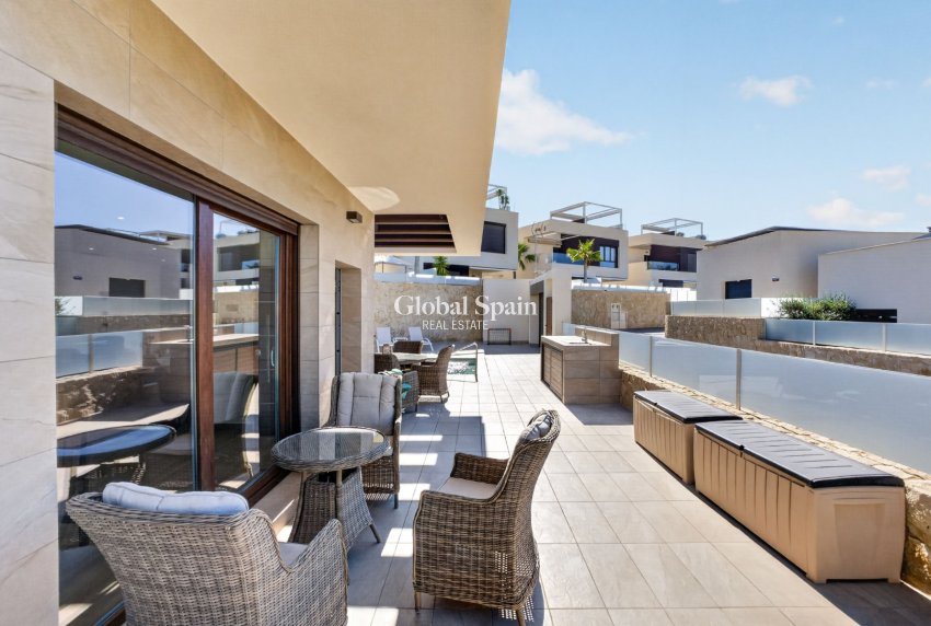 Resale - VILLA -
CIUDAD QUESADA - Alicante