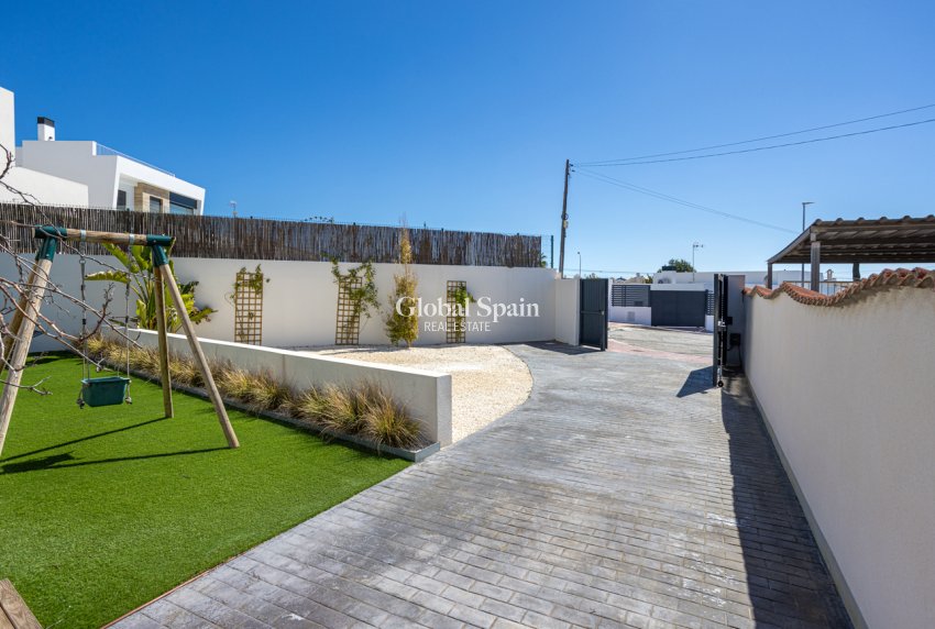 Resale - VILLA -
CIUDAD QUESADA - center