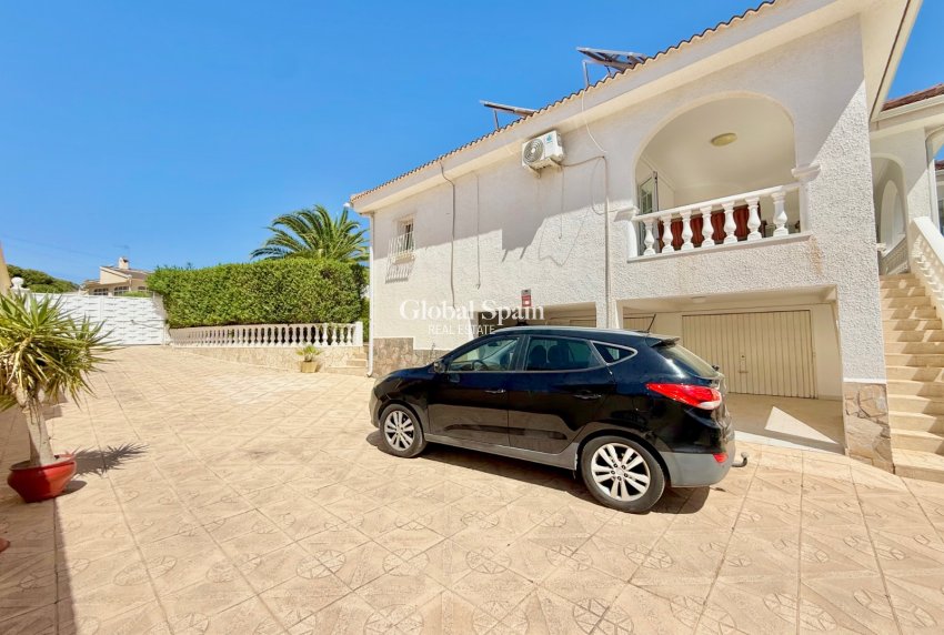 Resale - VILLA -
CIUDAD QUESADA - Centro de la Ciudad Quesada