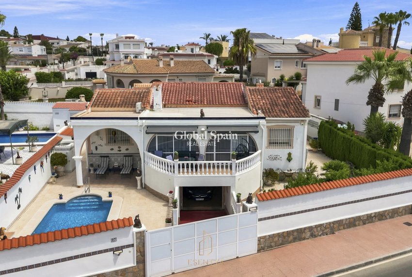 Resale - VILLA -
CIUDAD QUESADA - Centro