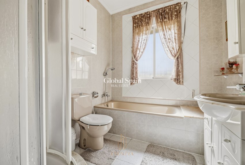 Resale - VILLA -
CIUDAD QUESADA - Centro