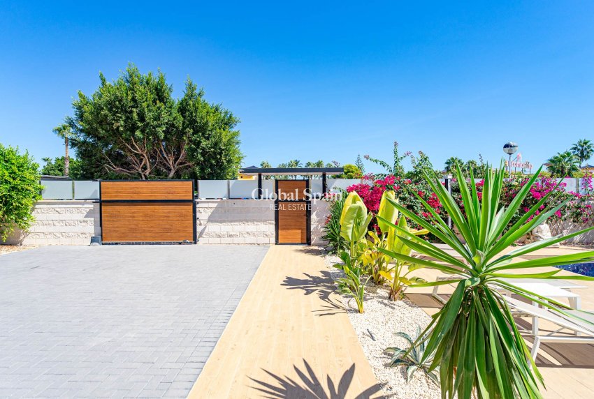 Resale - VILLA -
CIUDAD QUESADA - Doña Pena