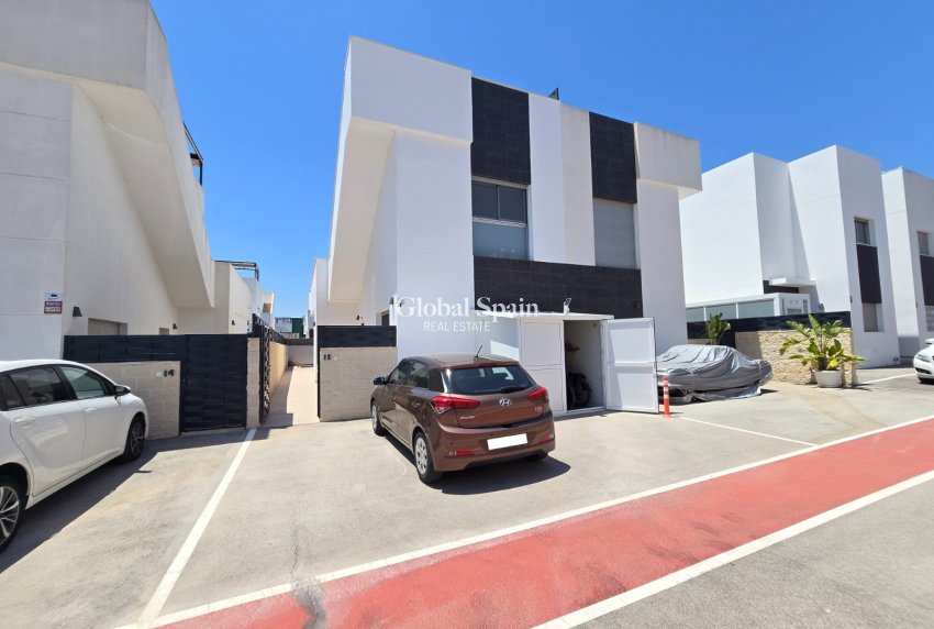 Resale - VILLA -
CIUDAD QUESADA - Doña Pepa *