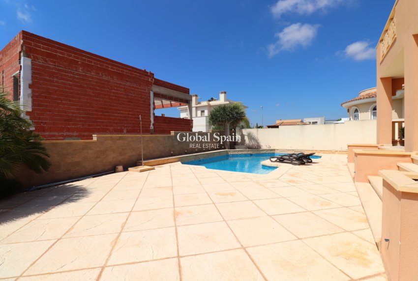 Resale - VILLA -
Ciudad Quesada - La Fiesta