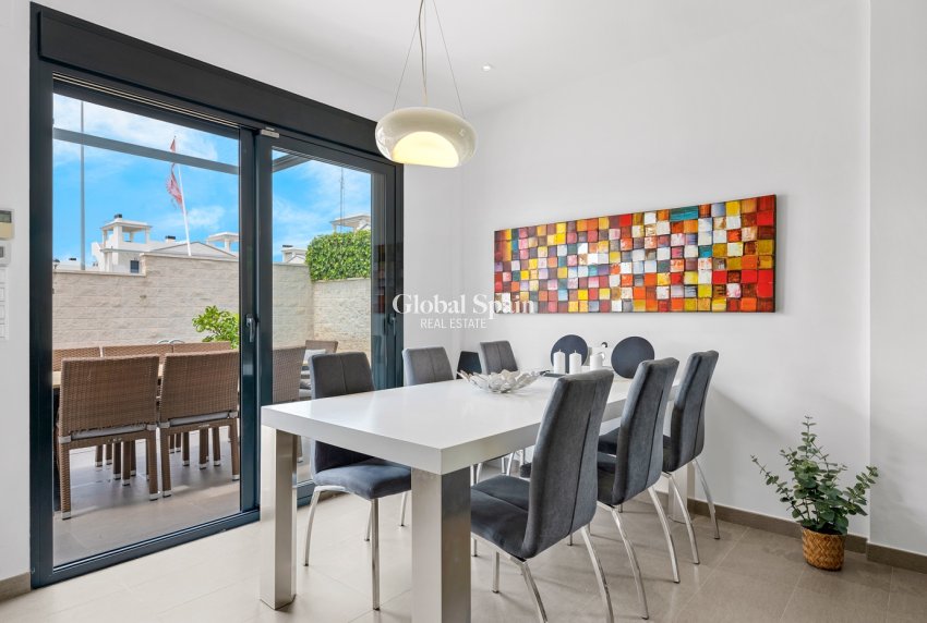 Resale - Villa -
CIUDAD QUESADA