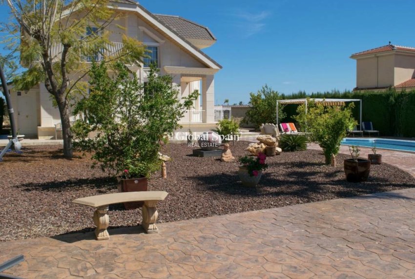 Resale - Villa -
CIUDAD QUESADA