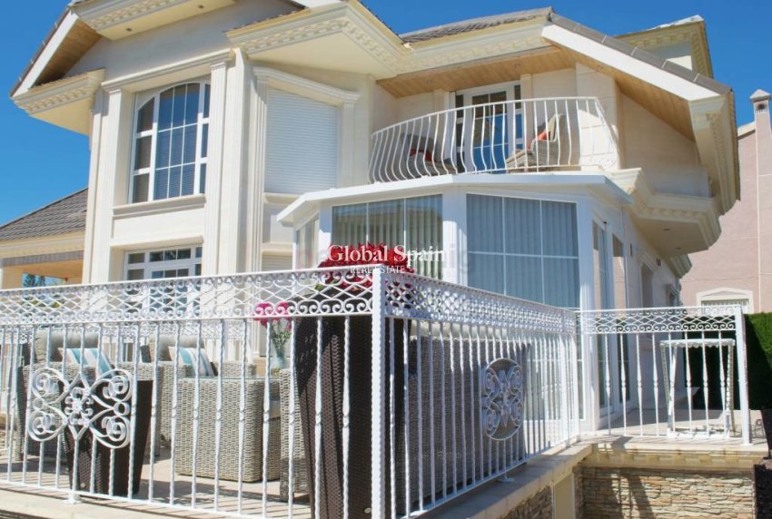 Resale - Villa -
CIUDAD QUESADA