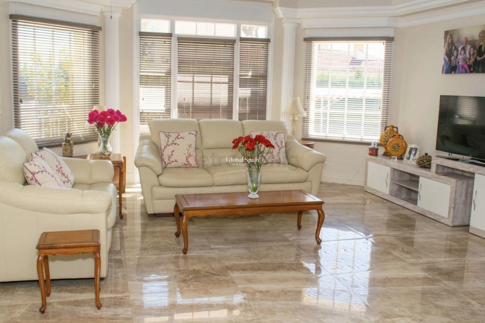 Resale - Villa -
CIUDAD QUESADA