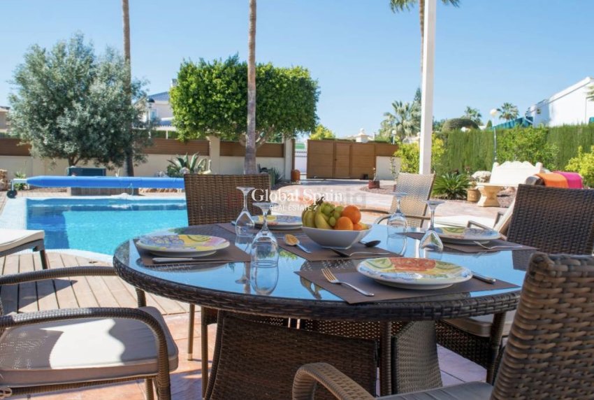 Resale - Villa -
CIUDAD QUESADA