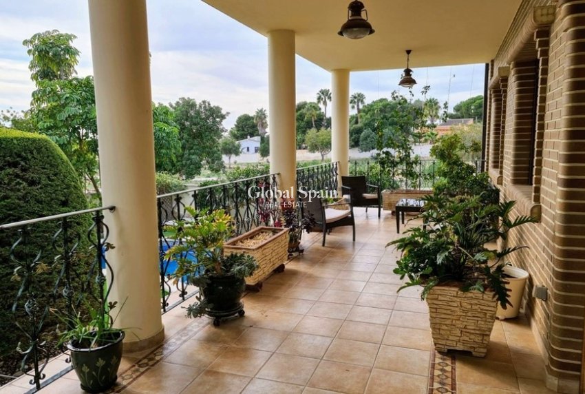 Resale - Villa -
CIUDAD QUESADA