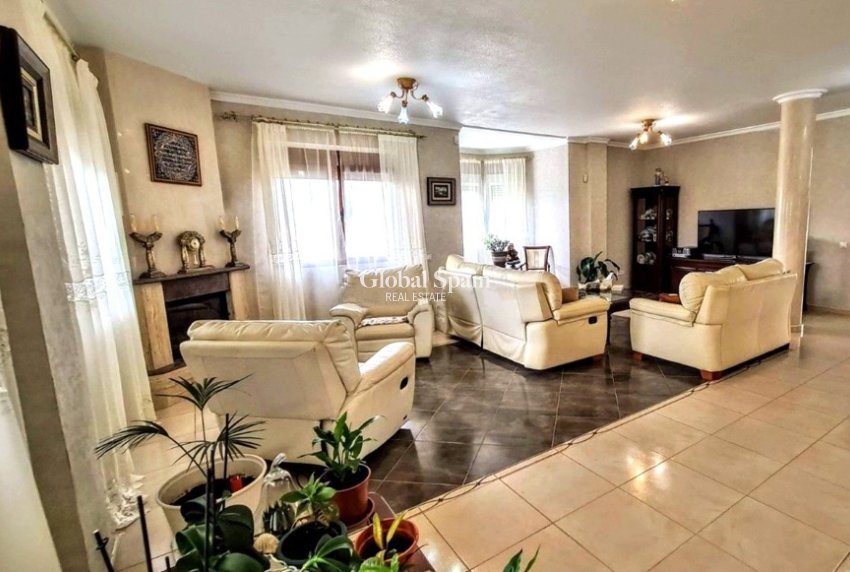 Resale - Villa -
CIUDAD QUESADA