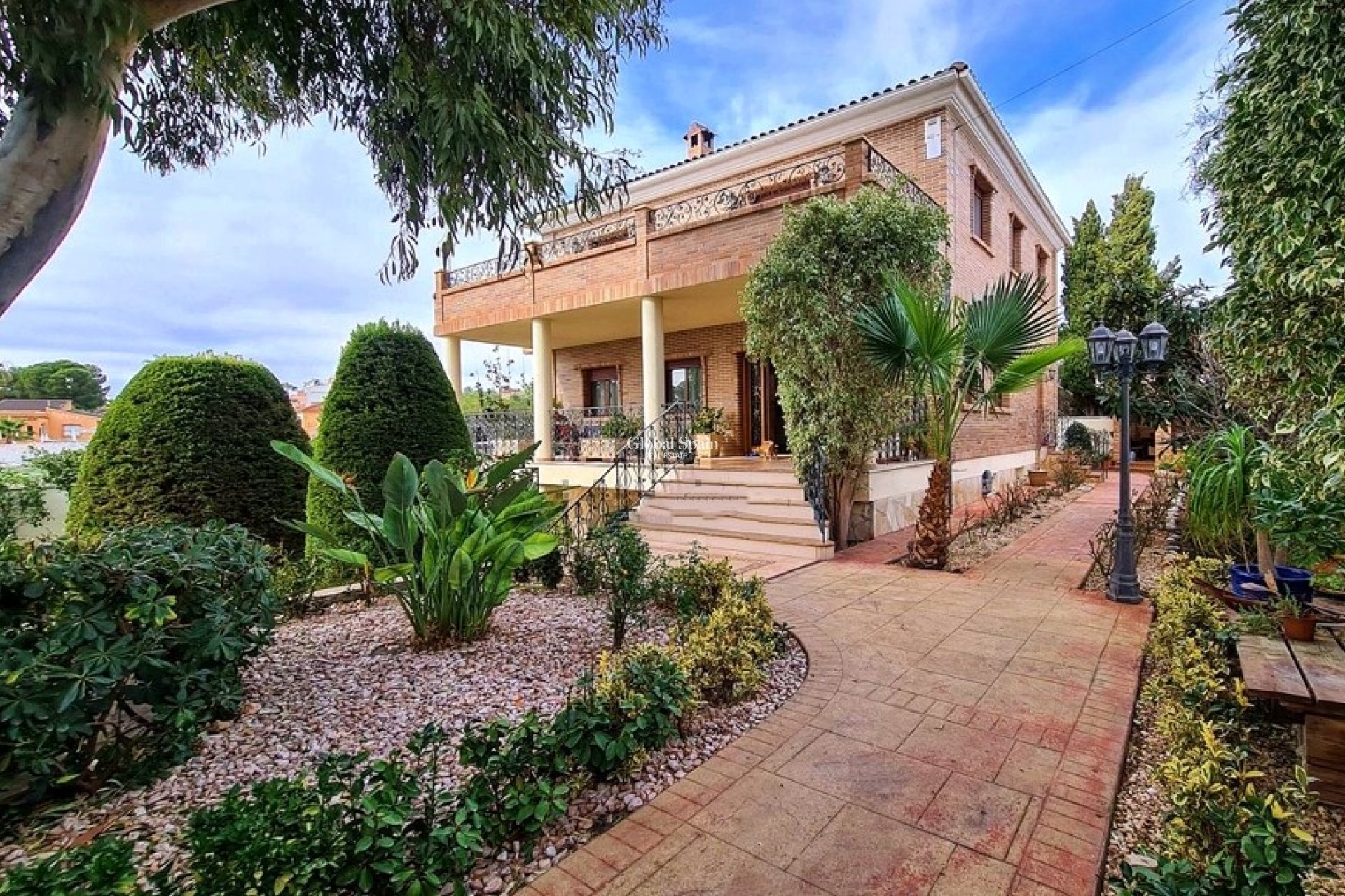 Resale - Villa -
CIUDAD QUESADA