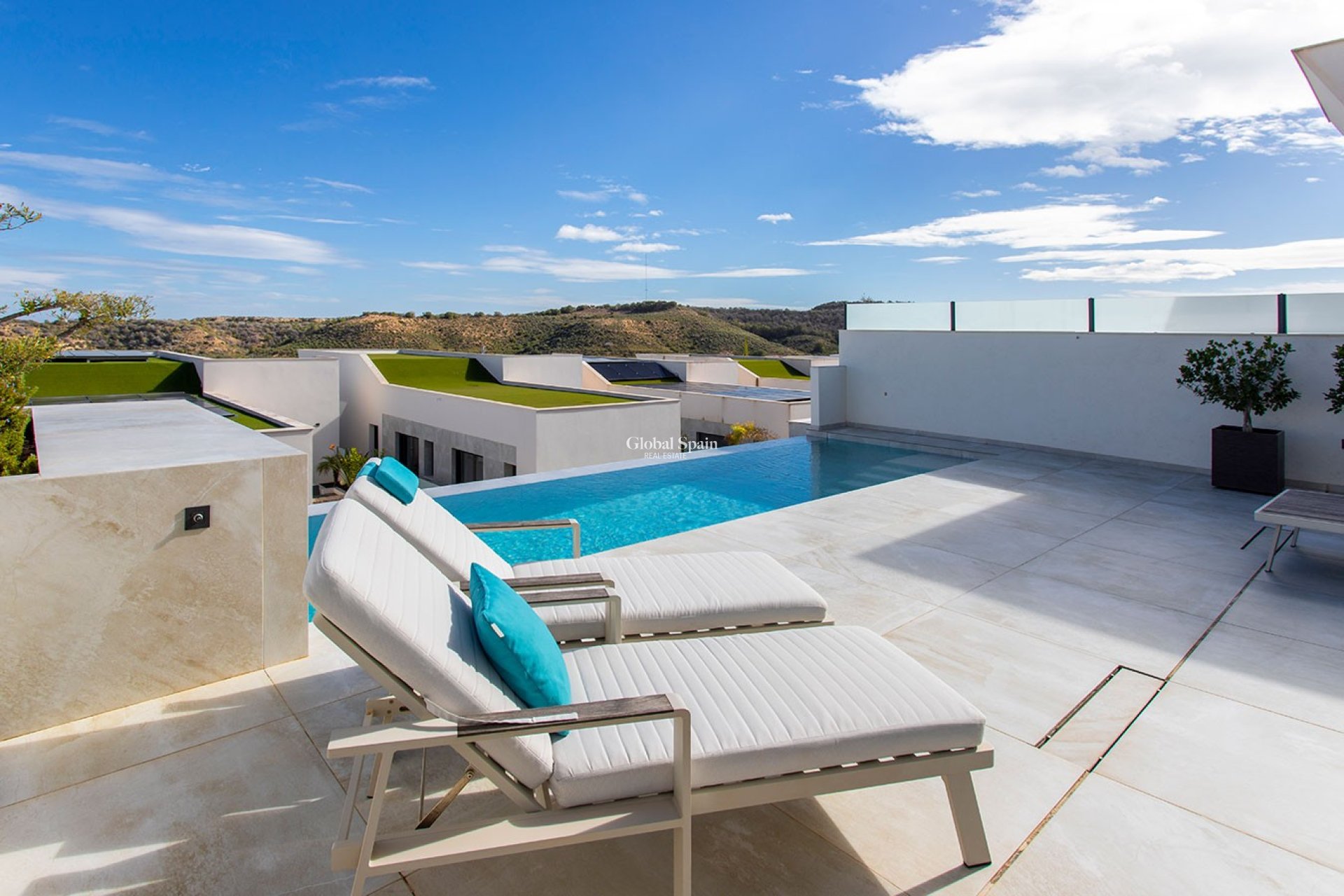 Resale - VILLA -
CIUDAD QUESADA