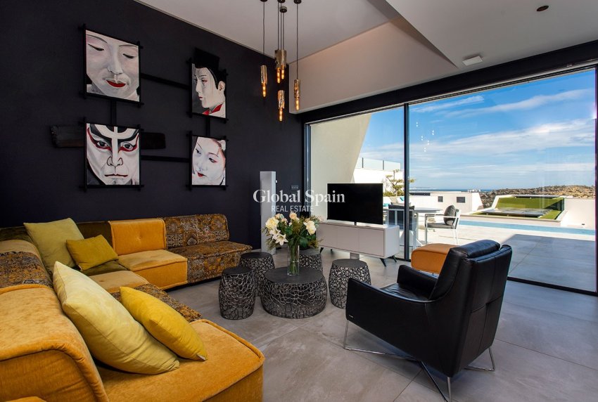 Resale - VILLA -
CIUDAD QUESADA